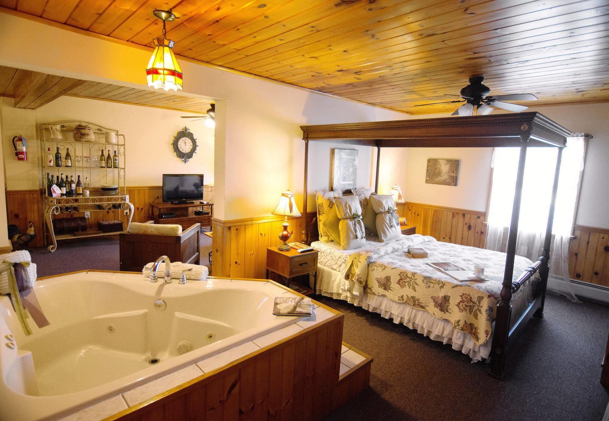 Savannah House Wine Country Inn & Cottages Himrod エクステリア 写真