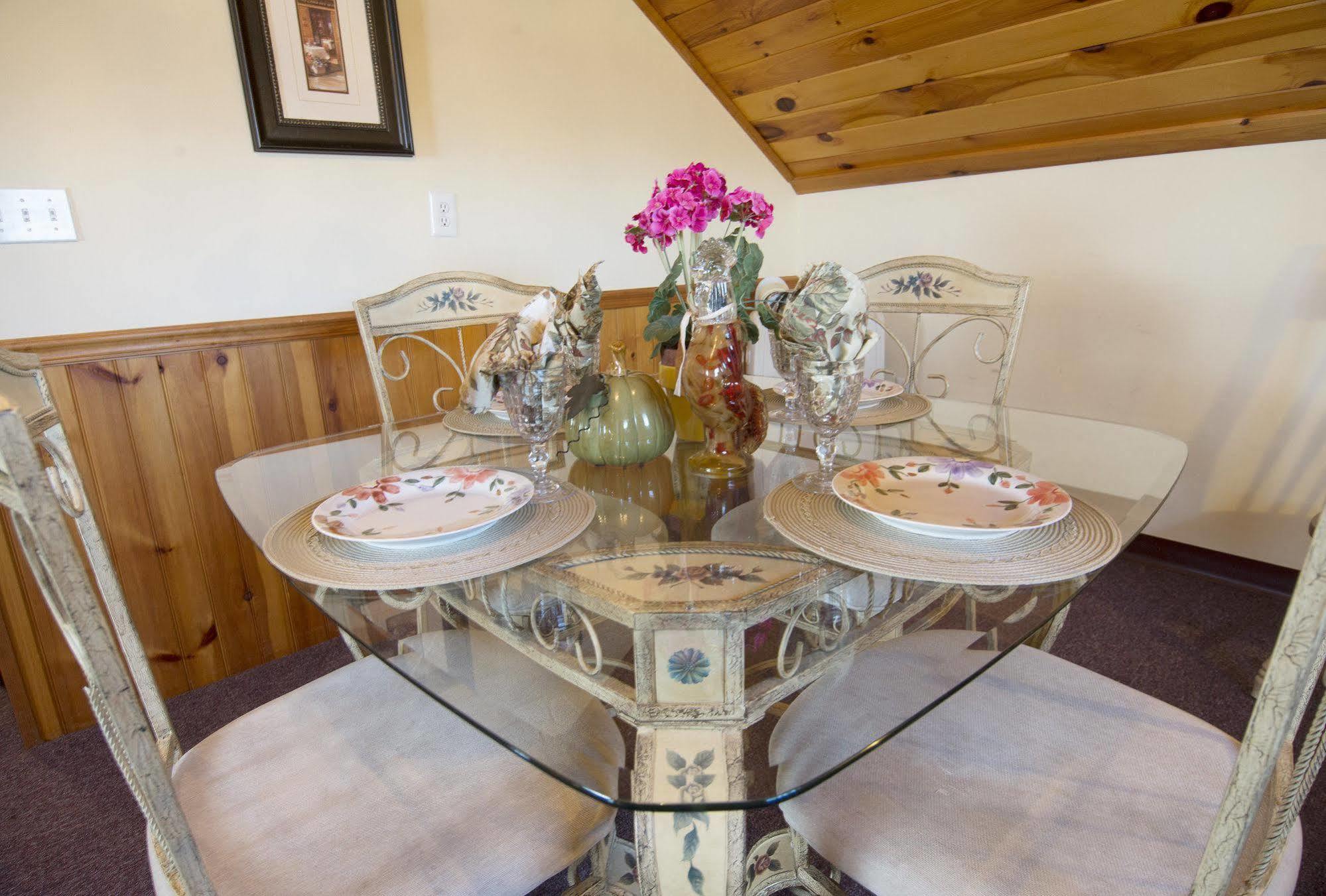 Savannah House Wine Country Inn & Cottages Himrod エクステリア 写真