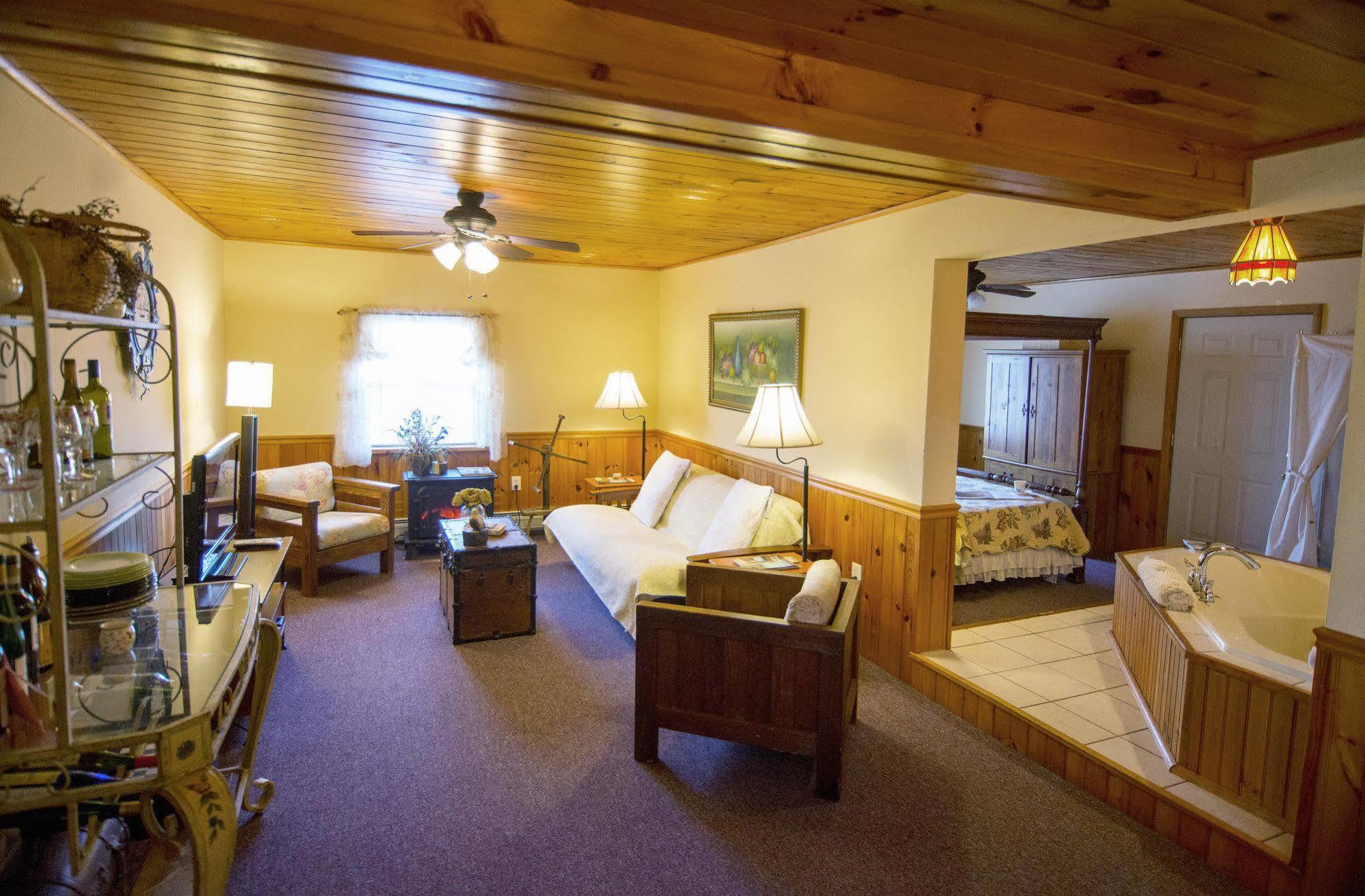 Savannah House Wine Country Inn & Cottages Himrod エクステリア 写真