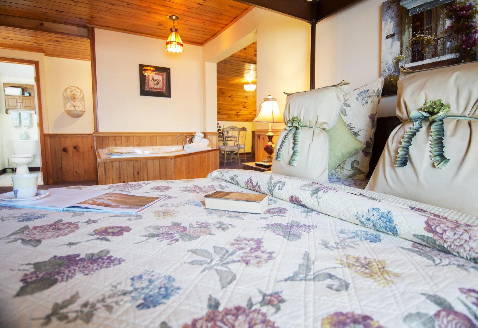 Savannah House Wine Country Inn & Cottages Himrod エクステリア 写真