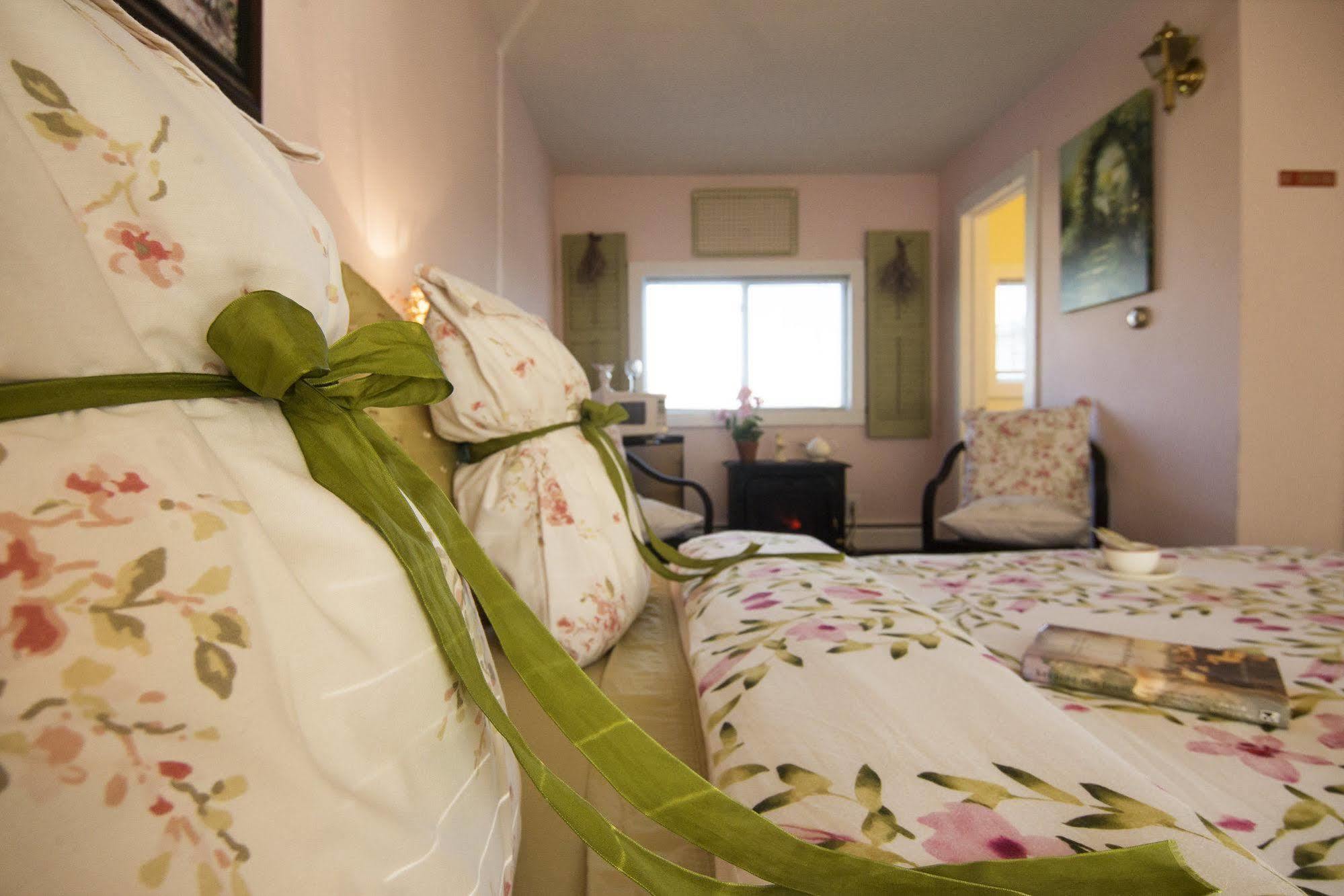 Savannah House Wine Country Inn & Cottages Himrod エクステリア 写真