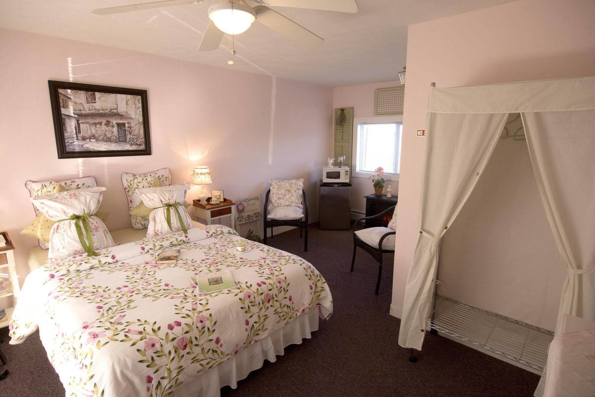 Savannah House Wine Country Inn & Cottages Himrod エクステリア 写真
